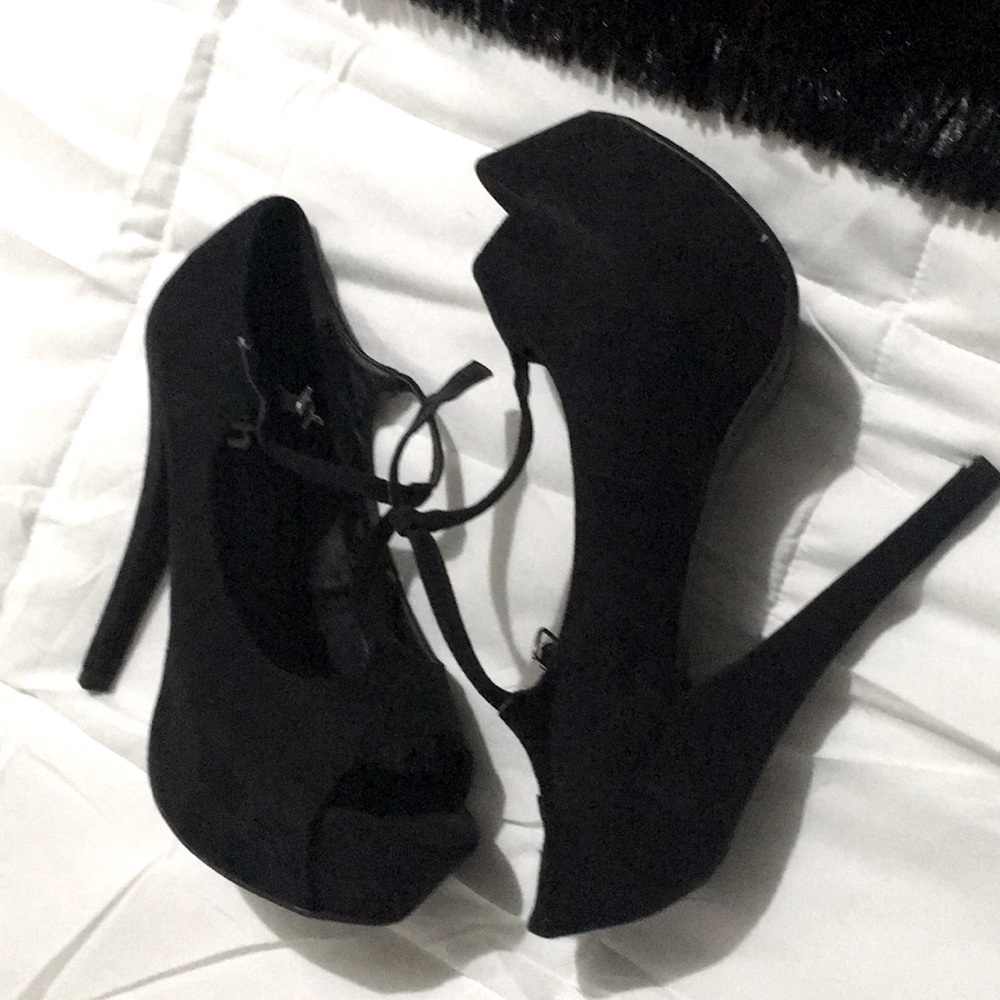 Fahrenheit Black platform high heels.